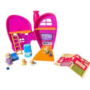 Teeny Weeny Families Mobil Playhouse Set with Figures
